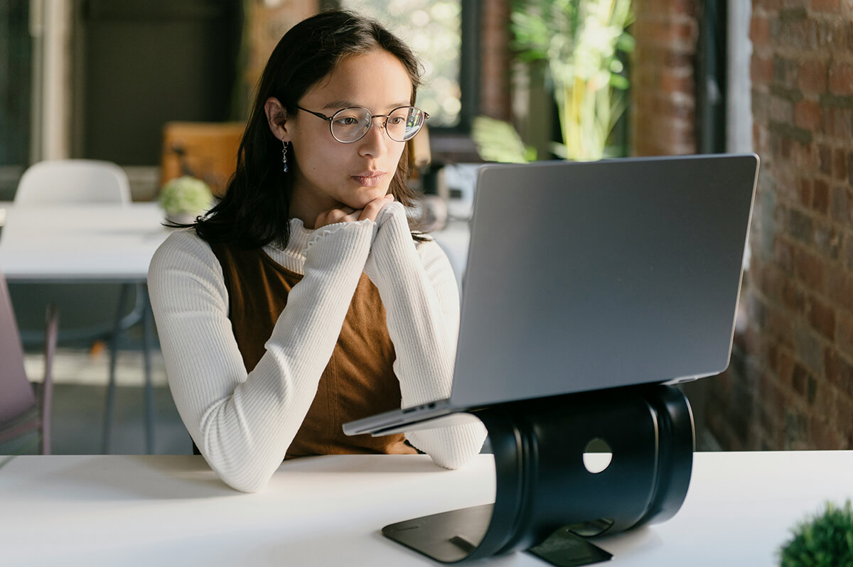 Person working on desktop with Cue